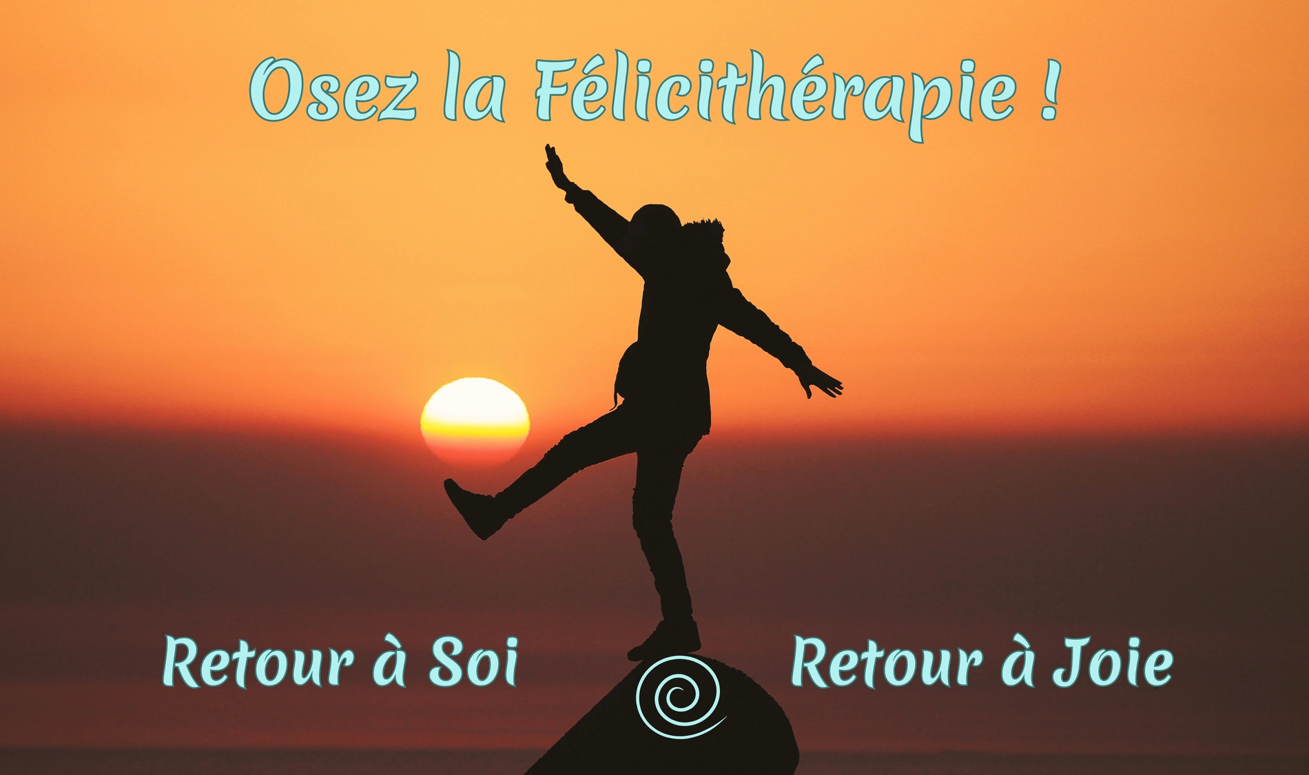 Personne en équilibre sur un rocher jouant avec le soleil au couchant.